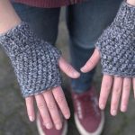 Crochet_Basic_Fingerless_Gloves_Free_Crochet_Pattern_RaffamusaDesigns_Instagram_540_1