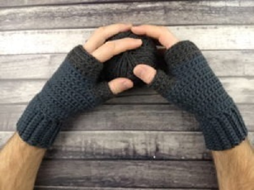 Men's Crochet Fingerless Gloves Pattern 7