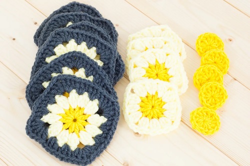 Crochet Granny Squares with Flowers 10
