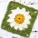 DIY Crochet Granny Square Daisy