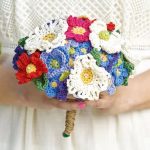 crochet-bouquet-of-flowrers-in-hands