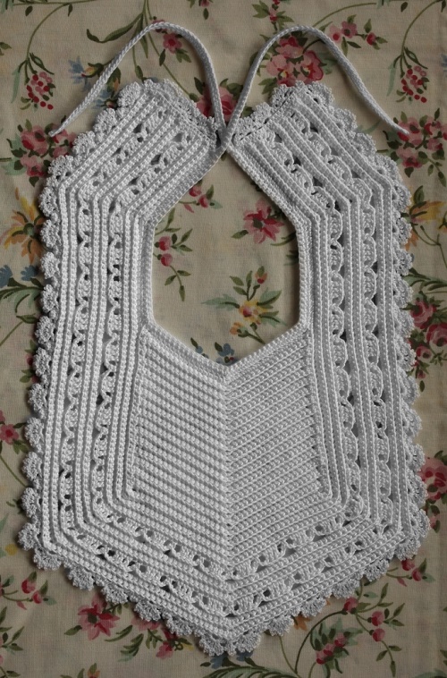 16 Crochet Baby Bibs Free Patterns - Crocht