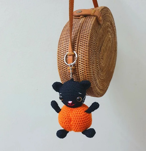 Pumpkin Cat Keychain Amigurumi Pattern