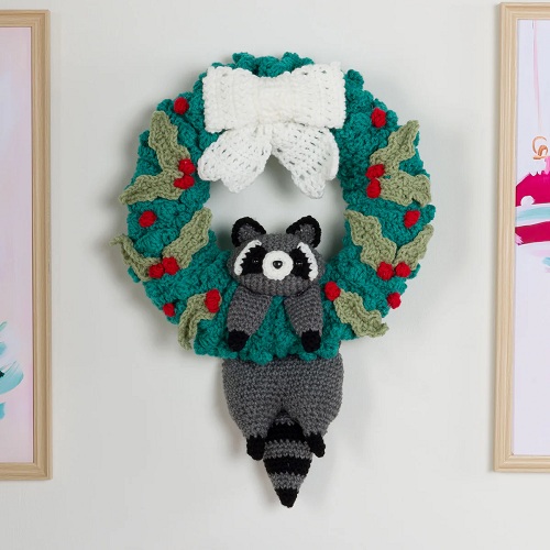 Free Merry Mischief Crochet Wreath Pattern