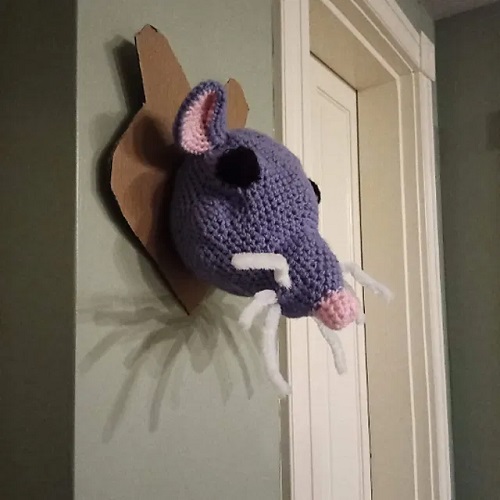 taxidermy-style-giant-rat-head