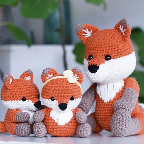 mama-fox-and-her-cubs