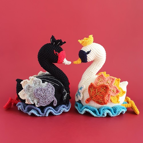Amigurumi Swan