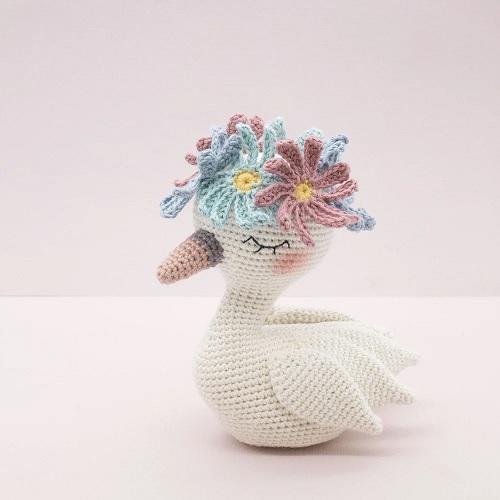 Clara the Swan