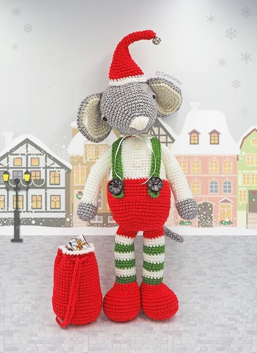 Free Crochet Amigurumi Pattern
Christmas Mouse