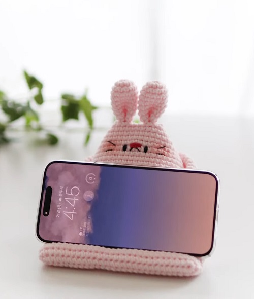 Crochet a Rabbit Phone Holder