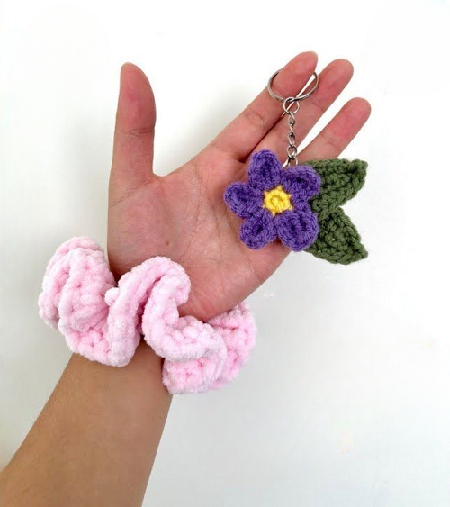 Crochet scrunchie