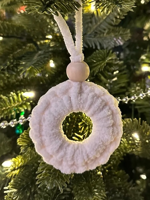 Quick Crochet Mini Wreath Ornament