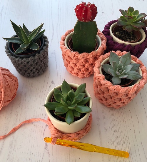 Plant pot covers-free crochet pattern