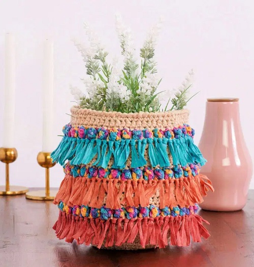CROCHET ON THE FRINGE BASKET
