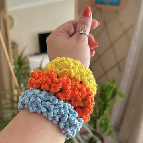 10 Under 30 Minutes Bracelet Free Crochet Patterns 11 2 in 1 Scrunchie Bracelet