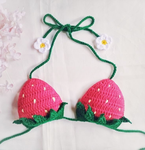 STRAWBERRY CROCHET BRALETTE